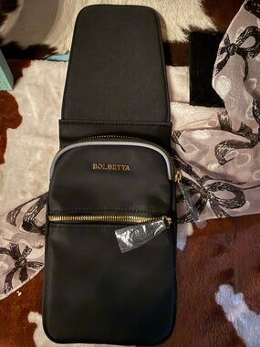 Black Men's Sling Bag with Front Zip PocketBolsetta magnetic